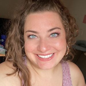 Meet your Posher, Whitney